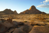 The Spitzkoppe on the right offers an impressive photo scene from all sides