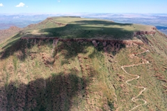 Steep zigzag path up to the Gamsberg. On the right you can see our white Toyota (March 2025)