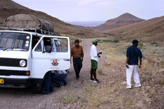 Eine Exkursion zur IRDNC-Basis nach Wêreldsend im Damaraland, geführt vom Ökologen Grant Wardell-Johnson der Universität von Namibia (1998).